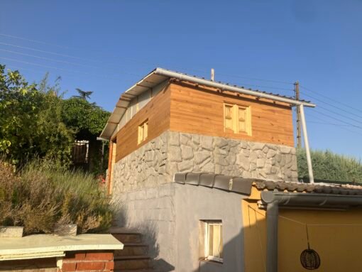 Ya en septiembre, falta acabar algunas paredes, poner una puerta y poner electricidad